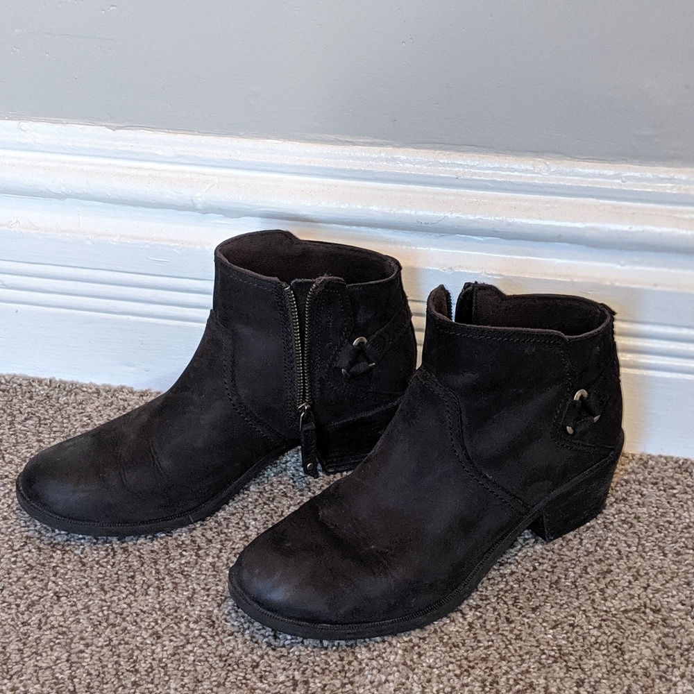 Teva foxy waterproof black bootie.
